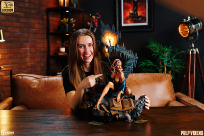 Pulp Vixens: Mr. Sin - LIMITED EDITION: 800 – Sideshow Collectibles – ActionFigure Brasil — com base expositora