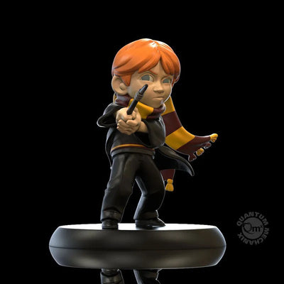 Q-FiG / Harry Potter: Ron Weasley PVC Figure First Spell verㅤ – Quantum Mechanix – ActionFigureBrasil