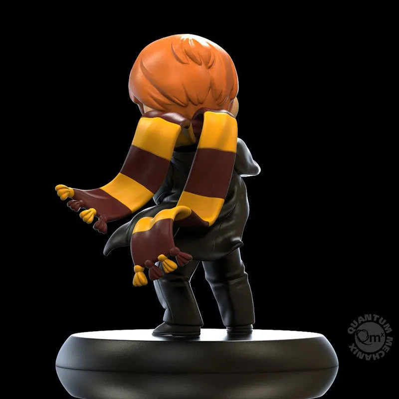 Q-FiG / Harry Potter: Ron Weasley PVC Figure First Spell verㅤ – Quantum Mechanix – ActionFigureBrasil
