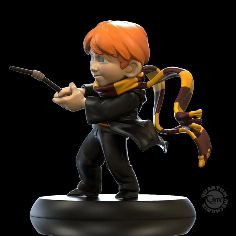 Q-FiG / Harry Potter: Ron Weasley PVC Figure First Spell verㅤ – Quantum Mechanix – ActionFigureBrasil