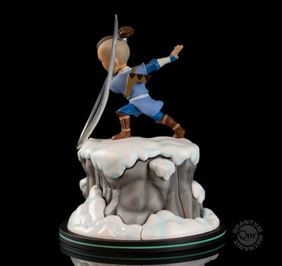 Q-Fig Max Elite / Avatar: the Legend of Aang: Sokka PVC Figureㅤ – Quantum Mechanix – ActionFigureBrasil — com base expositora