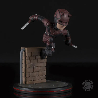 Q Pop - Marvel Daredevil: Daredevil PVC Figureㅤ – Quantum Mechanix – ActionFigureBrasil — ângulo diferente