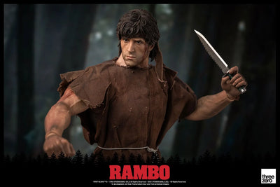 Rambo: First Blood – Threezero – ActionFigure Brasil — com base expositora