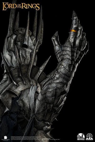 Sauron - LIMITED EDITION: 99 – Infinity Studio X Penguin Toys – ActionFigure Brasil — ambientada