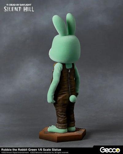 SILENT HILL x Dead by Daylight / Robbie the Rabbit Green 1/6 Scale Statueㅤ – Gecco – ActionFigureBrasil — iluminação de estúdio