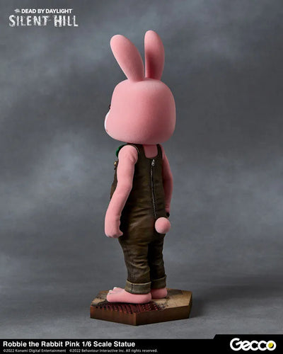 SILENT HILL x Dead by Daylight / Robbie the Rabbit Pink 1/6 Scale Statueㅤ – Gecco – ActionFigureBrasil — ângulo diferente