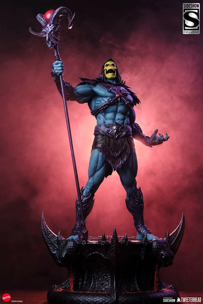 Skeletor Legends (Classic Edition) - LIMITED EDITION: 1000 (Exclusive) – Tweeterhead – ActionFigure Brasil — com base expositora