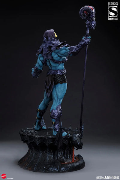 Skeletor Legends (Classic Edition) - LIMITED EDITION: 1000 (Exclusive) – Tweeterhead – ActionFigure Brasil — com base expositora