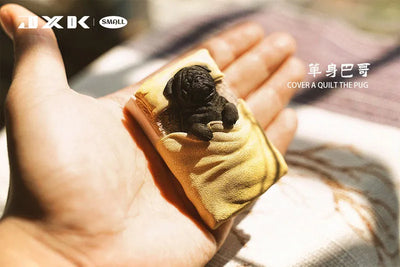 Small Pug Sleeping in the Bed Dㅤ – JXK Studio – ActionFigureBrasil — close