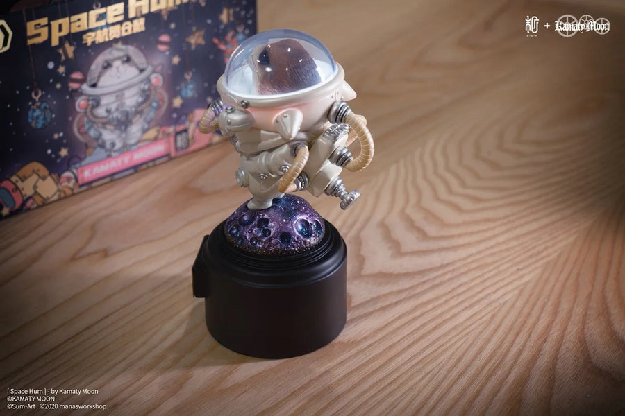 Space Hum (White) (White) – Manas SUM – ActionFigure Brasil