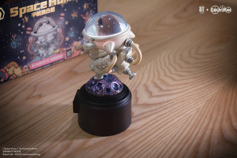 Space Hum (White) (White) – Manas SUM – ActionFigure Brasil