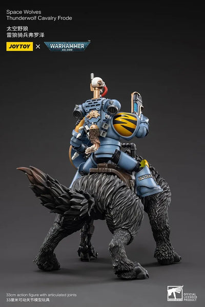 Space Wolves Thunderwolf Cavalry Frode – Joytoy – ActionFigure Brasil — ângulo diferente