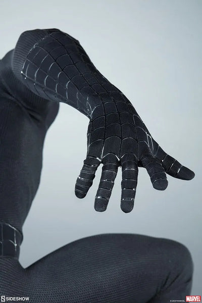 Spider-Man (Black Suit Variant) - LIMITED EDITION: 100 – Sideshow Collectibles – ActionFigure Brasil — iluminação de estúdio