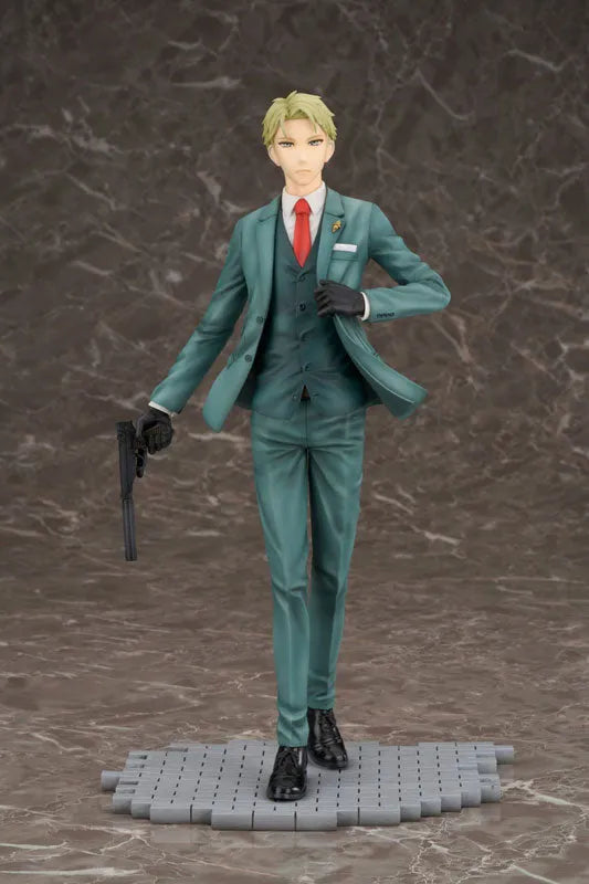 Spy x Family Loid Forger 1/7ㅤ – FuRyu – ActionFigureBrasil