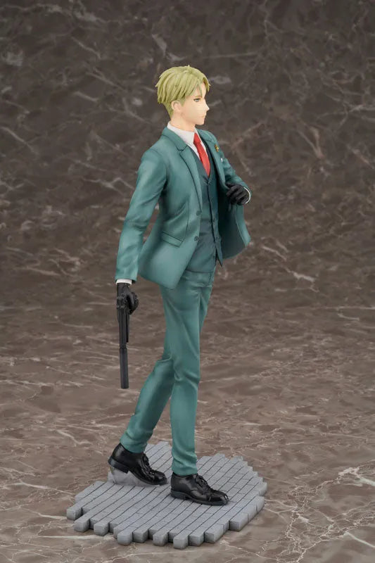 Spy x Family Loid Forger 1/7ㅤ – FuRyu – ActionFigureBrasil