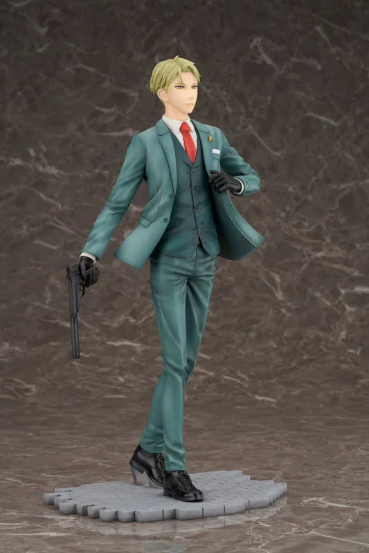 Spy x Family Loid Forger 1/7ㅤ – FuRyu – ActionFigureBrasil