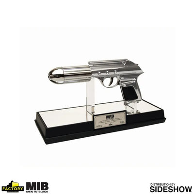 Standard Issue Agent Sidearm (J2) - LIMITED EDITION: 200 – Factory Entertainment – ActionFigure Brasil — ângulo diferente