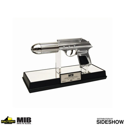 Standard Issue Agent Sidearm (J2) - LIMITED EDITION: 200 – Factory Entertainment – ActionFigure Brasil — ambientada