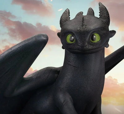 Standing Toothless - LIMITED EDITION: 3000 – Beast Kingdom – ActionFigure Brasil — com base expositora