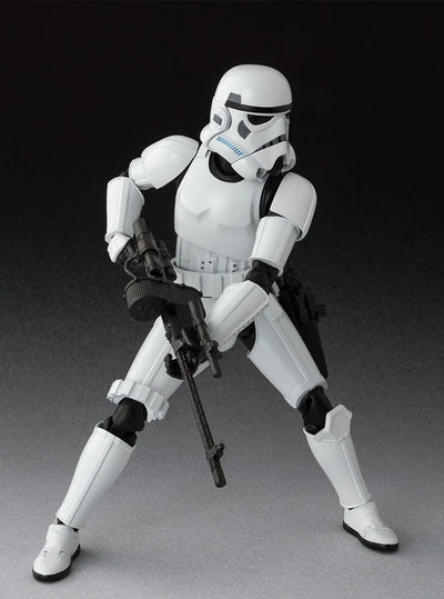 Star Wars: Episode IV – A New Hope - Stormtrooper - S.H.Figuarts (Bandai Spirits)ㅤ – Bandai Spirits – ActionFigureBrasil — ângulo diferente
