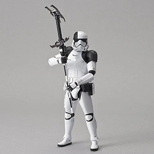 Star Wars: The Last Jedi - First Order Stormtrooper - First Order Executioner - Characters & Creatures - Star Wars Plastic Model - 1/12 (Bandai)ㅤ – Bandai – ActionFigureBrasil