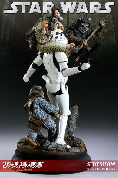 Star Wars VS. Diorama Series - Ewoks VS Stormtrooper (Fall Of The Empire)ㅤ – Sideshow Collectibles – ActionFigureBrasil — detalhe do produto