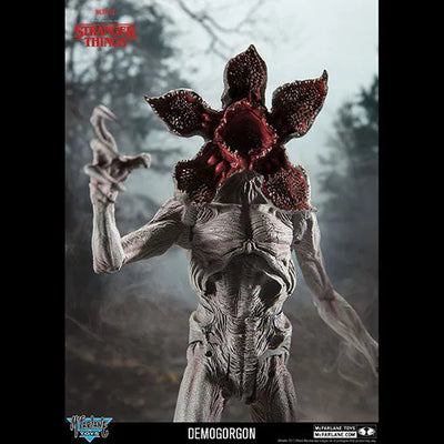 Stranger Things - Demogorgon 10 Inch DX Action Figureㅤ – McFarlane Toys – ActionFigureBrasil — ângulo diferente