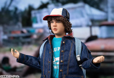 Stranger Things - Dustin Henderson - 1/6 - 2024 Re-release (ThreeZero)ㅤ – ThreeZero – ActionFigureBrasil — ambientada