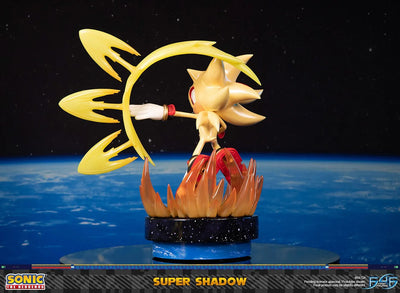 Super Shadow – First 4 Figures – ActionFigure Brasil — ambientada