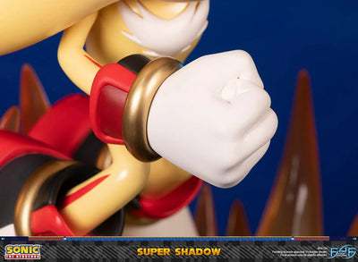Super Shadow – First 4 Figures – ActionFigure Brasil — ambientada