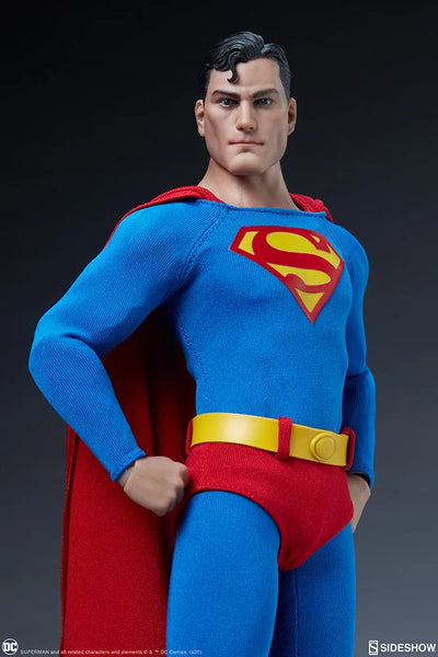 Superman - LIMITED EDITION – Sideshow Collectibles – ActionFigure Brasil — ângulo diferente
