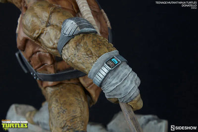 Teenage Mutant Ninja Turtles - Statue Donatello by Paolo Riveraㅤ – Sideshow Collectibles – ActionFigureBrasil — com base expositora