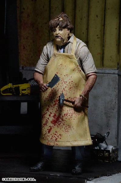 Texas Chainsaw Massacre - 40th Anniversary Ultimate Leatherface 7inch Action Figureㅤ – NECA – ActionFigureBrasil — com base expositora