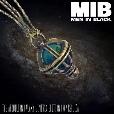 The Arquilian Galaxy Necklace – Factory Entertainment – ActionFigure Brasil — ambientada