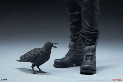 The Crow - 1/6 Scale Fully Poseable Figure: Eric Dravenㅤ – Sideshow Collectibles – ActionFigureBrasil — ângulo diferente