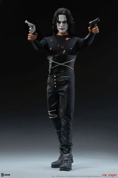 The Crow - 1/6 Scale Fully Poseable Figure: Eric Dravenㅤ – Sideshow Collectibles – ActionFigureBrasil — com base expositora