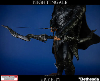 The Elder Scrolls V: Skyrim/Nightingale 1/6 Statueㅤ – Puella Magi Madoka Magica – ActionFigureBrasil — com base expositora