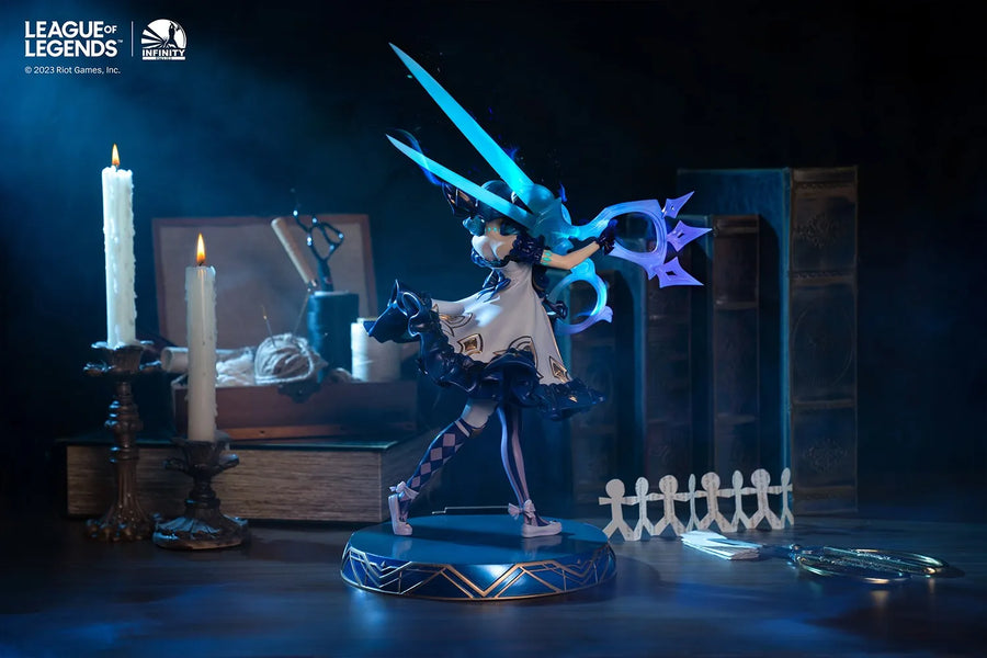 The Hallowed Seamstress Gwen - LIMITED EDITION: 997 – Infinity Studio – ActionFigure Brasil