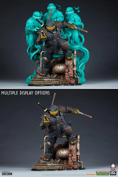 The Last Ronin - Supreme Edition - LIMITED EDITION: 500 (Supreme Edition) – PCS – ActionFigure Brasil — com base expositora