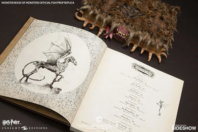 The Monster Book of Monsters – Insight Collectibles – ActionFigure Brasil — ângulo diferente