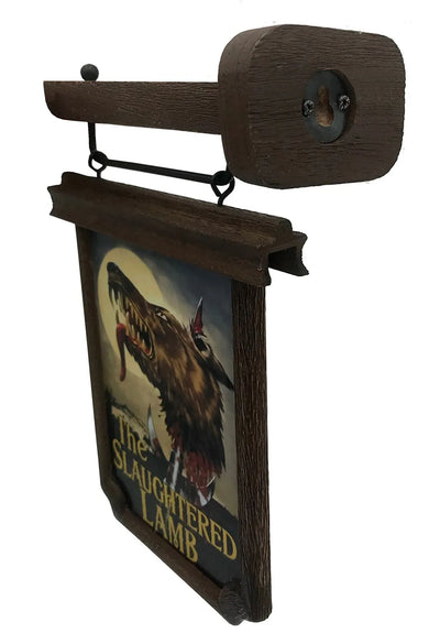 The Slaughtered Lamb Pub Sign – Factory Entertainment – ActionFigure Brasil — ambientada