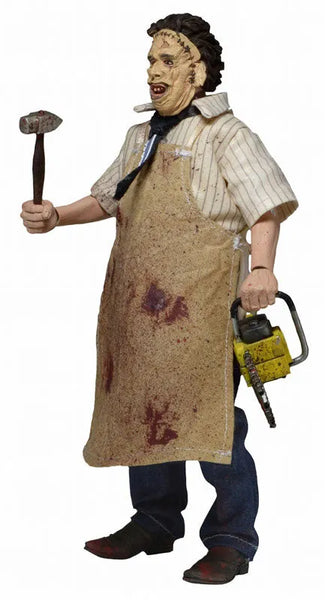 The Texas Chainsaw Massacre / Leatherface 8 Inch Action Dollㅤ – NECA – ActionFigureBrasil — ângulo diferente