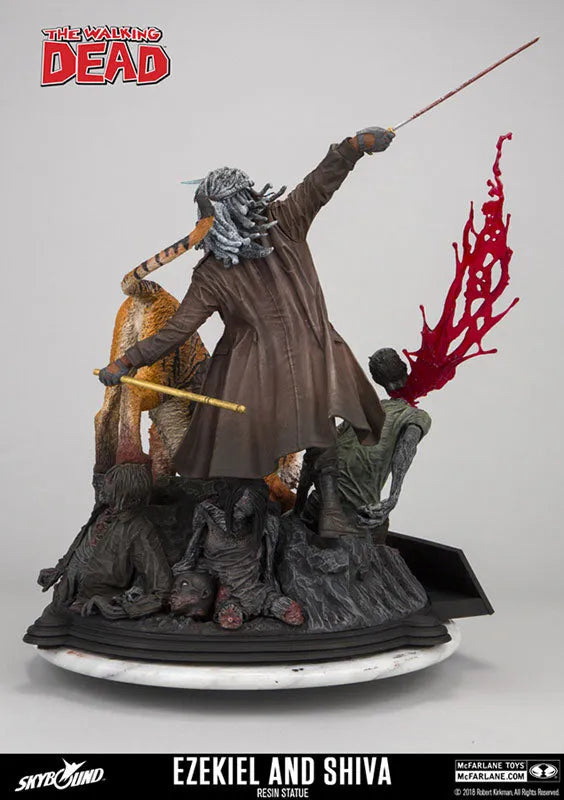 The Walking Dead - Ezekiel & Shiva Statueㅤ – McFarlane Toys – ActionFigureBrasil