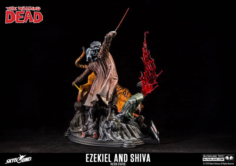 The Walking Dead - Ezekiel & Shiva Statueㅤ – McFarlane Toys – ActionFigureBrasil