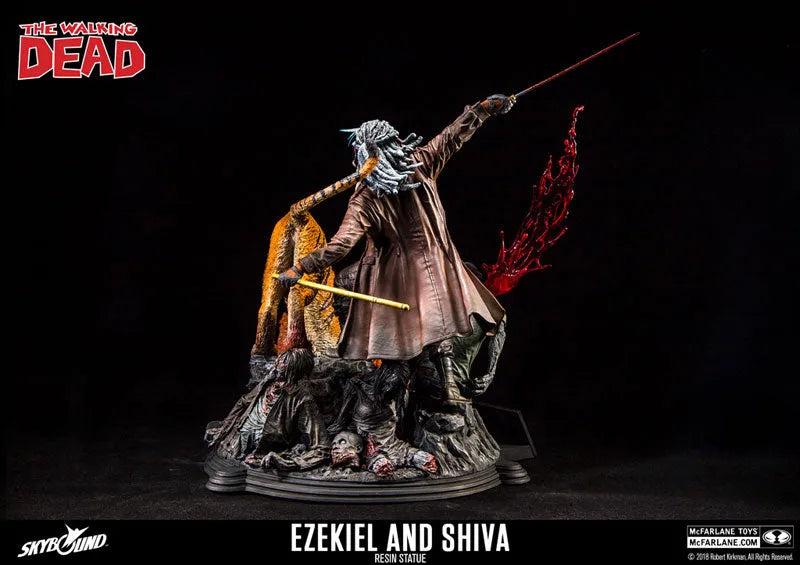 The Walking Dead - Ezekiel & Shiva Statueㅤ – McFarlane Toys – ActionFigureBrasil