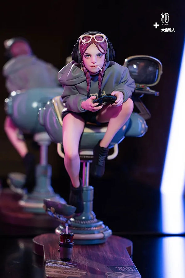 Tokyo Video Game Girl (Artist Edition) - LIMITED EDITION – Manas SUM – ActionFigure Brasil