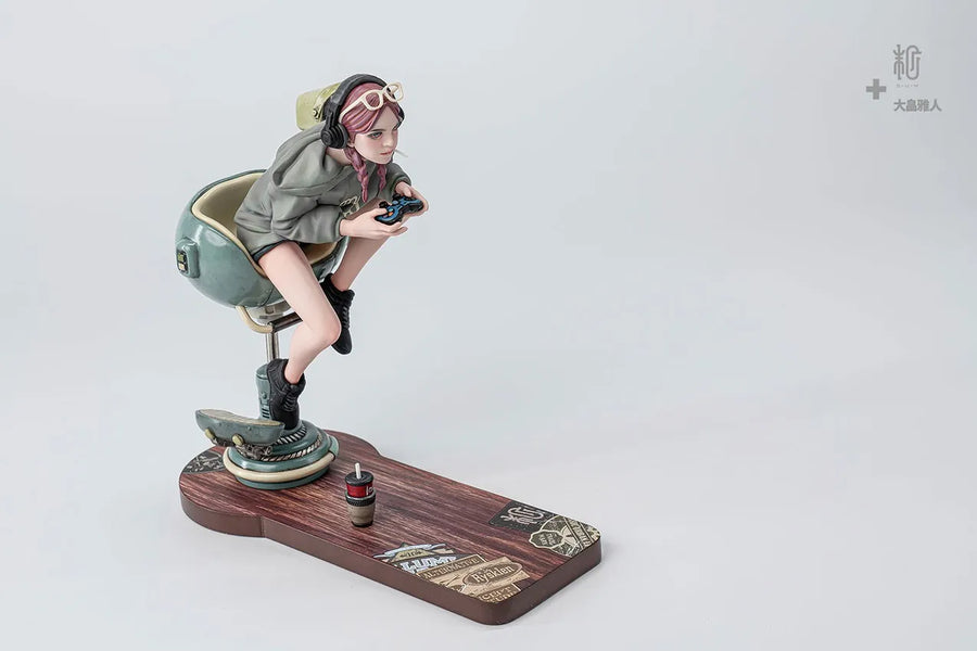 Tokyo Video Game Girl (Artist Edition) - LIMITED EDITION – Manas SUM – ActionFigure Brasil