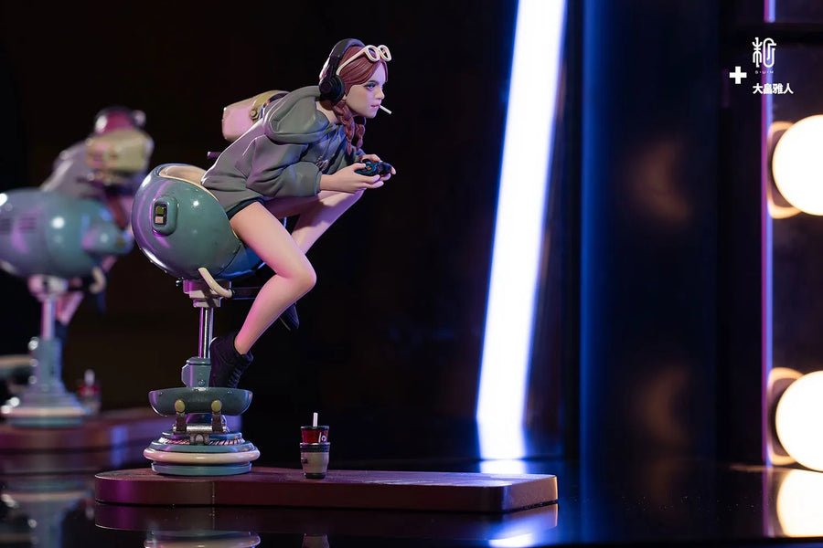 Tokyo Video Game Girl (Artist Edition) - LIMITED EDITION – Manas SUM – ActionFigure Brasil