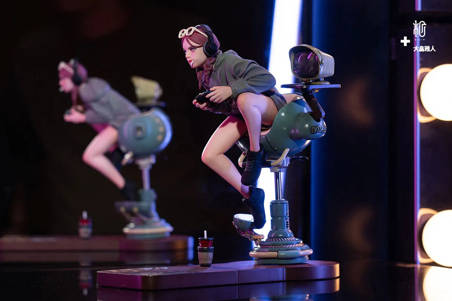 Tokyo Video Game Girl (Artist Edition) - LIMITED EDITION – Manas SUM – ActionFigure Brasil
