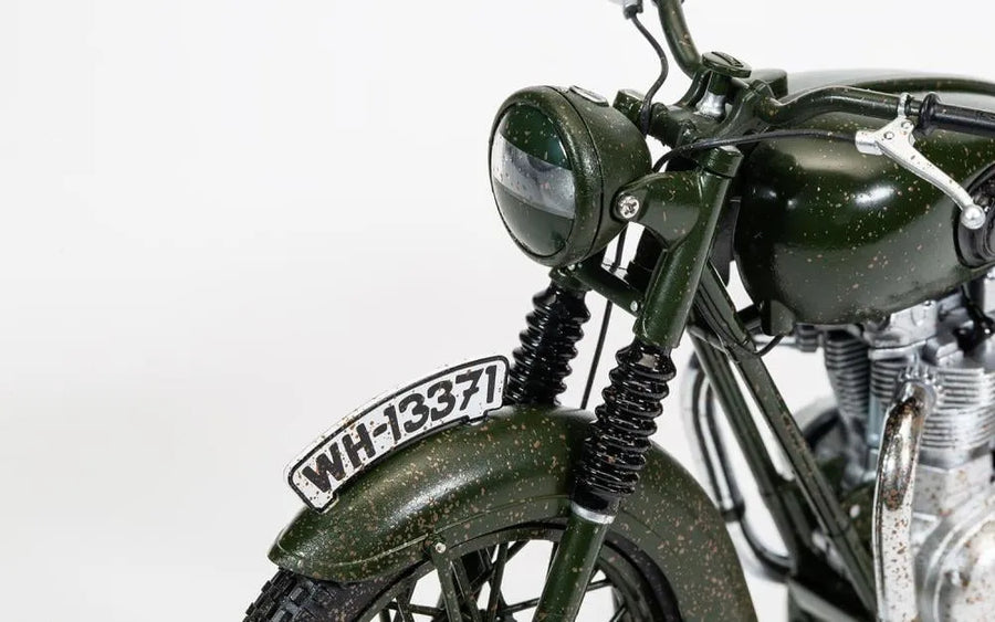 Triumph TR6 Trophy Weathered – Corgi – ActionFigure Brasil